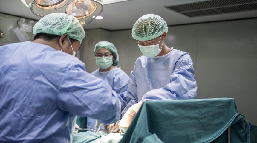 Skandal olay! Ameliyat esnasında karnında makas unutuldu