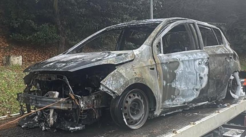 Fatih Sultan Mehmet K&ouml;pr&uuml;s&uuml;'nde otomobil alev aldı