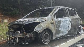 Fatih Sultan Mehmet Köprüsü'nde otomobil alev aldı