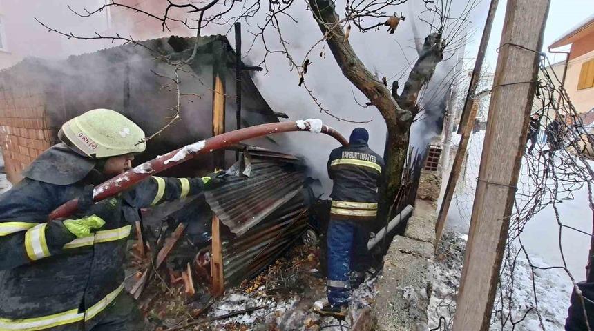 Bayburt&rsquo;ta garaj ve depo olarak kullanılan alanda &ccedil;ıkan yangın s&ouml;nd&uuml;r&uuml;ld&uuml;