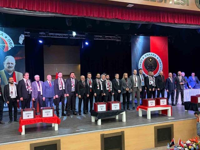 Gen&ccedil;lerbirliği&rsquo;nde Arda &Ccedil;akmak yeniden başkan se&ccedil;ildi