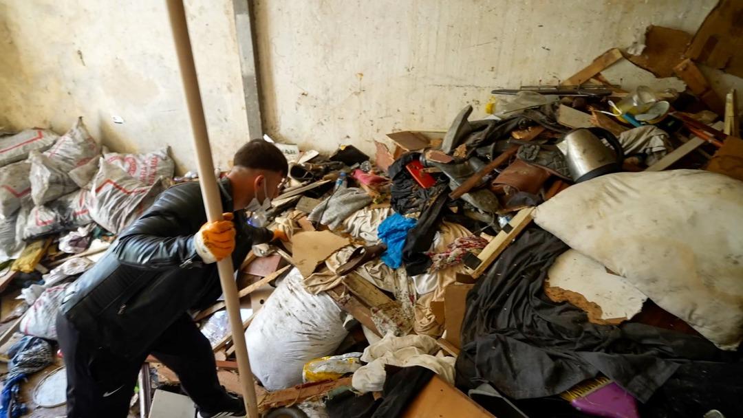 Ekipler de inanamadı: Evden tam 28 kamyon dolusu 168 ton &ccedil;&ouml;p &ccedil;ıktı! 4