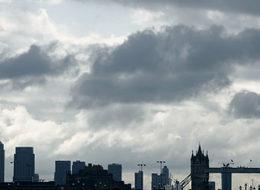 İki kuruluş İngiltere'nin kredi notunu düşürdü