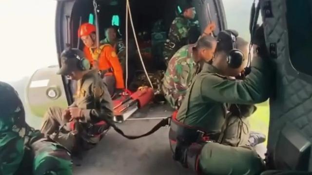 Endonezya'da 10 kişinin bulunduğu uçak kayboldu