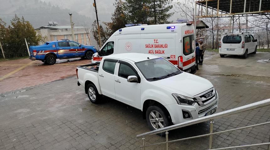 Tavşan avında kazara arkadaşını vurdu