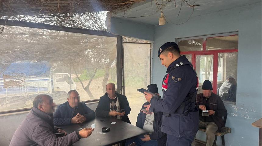 &Ccedil;anakkale&rsquo;de &ccedil;eşitli su&ccedil;lardan aranan 22 ş&uuml;pheli yakalandı