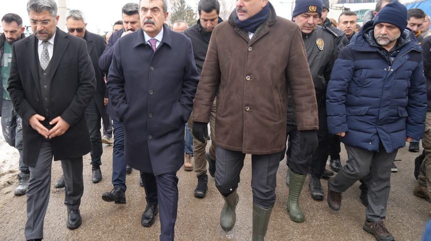 Yangında &ouml;l&uuml; sayısı 2'ye y&uuml;kseldi