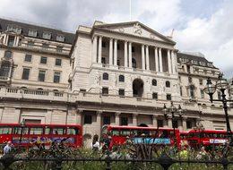 İngiltere Merkez Bankası 7 yıl sonra faiz indirdi