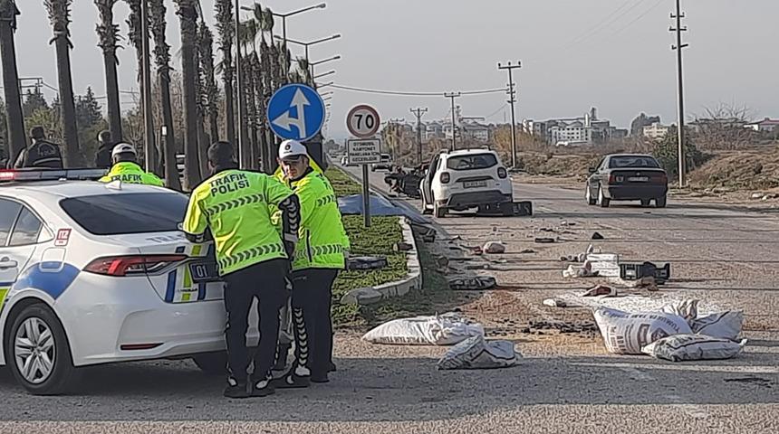 Adana'da trafik kazası! 1 &ouml;l&uuml;