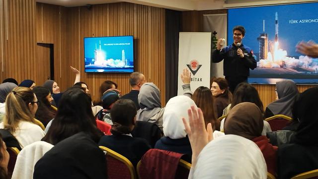 Bakan Kacır ara tatile giren öğrencileri TUBİTAK Bilim Merkezlerine davet etti