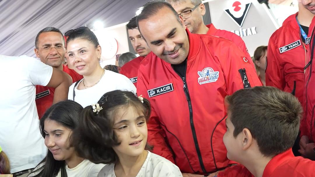 Bakan Kacır ara tatile giren &ouml;ğrencileri TUBİTAK Bilim Merkezlerine davet etti 1