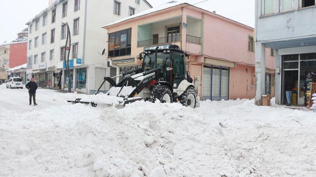 Bingöl'de kar yağışı! Kar kalınlığı 1 metreyi geçti