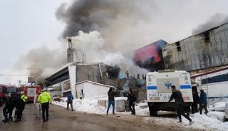 İş yerinde yangın &ouml;ncesi patlama meydana geldi