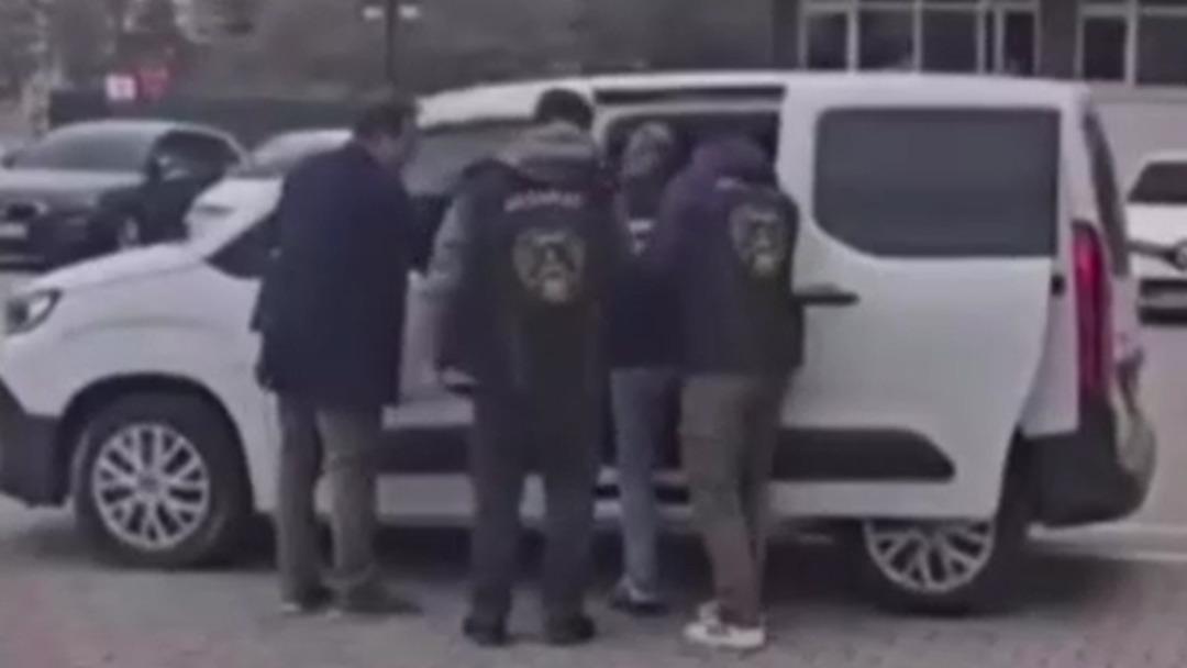 "Zengin olacaksın" s&ouml;zlerine inandı! Babasının hesabından 1,5 milyon TL kredi &ccedil;ekti 3