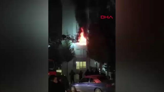 Yer: Bursa! Evde yangında 1'i çocuk 3 kişi dumandan etkilendi