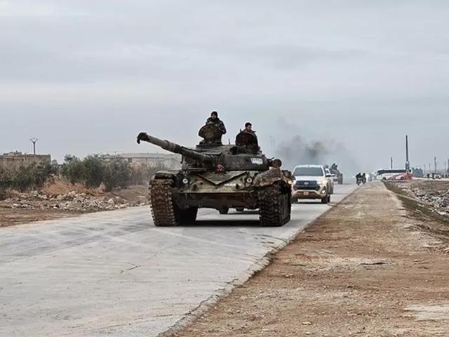 Suriye ordusu ilerliyor: Tabka'ya girmeye başladı