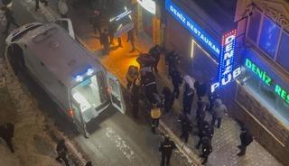 Elazığ&rsquo;da eğlence mekanında bı&ccedil;aklı ve sopalı kavga: 4 yaralı