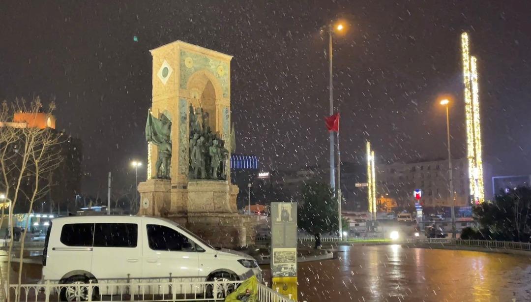 İstanbul beyaza b&uuml;r&uuml;nd&uuml;! İşte kar manzaraları 3