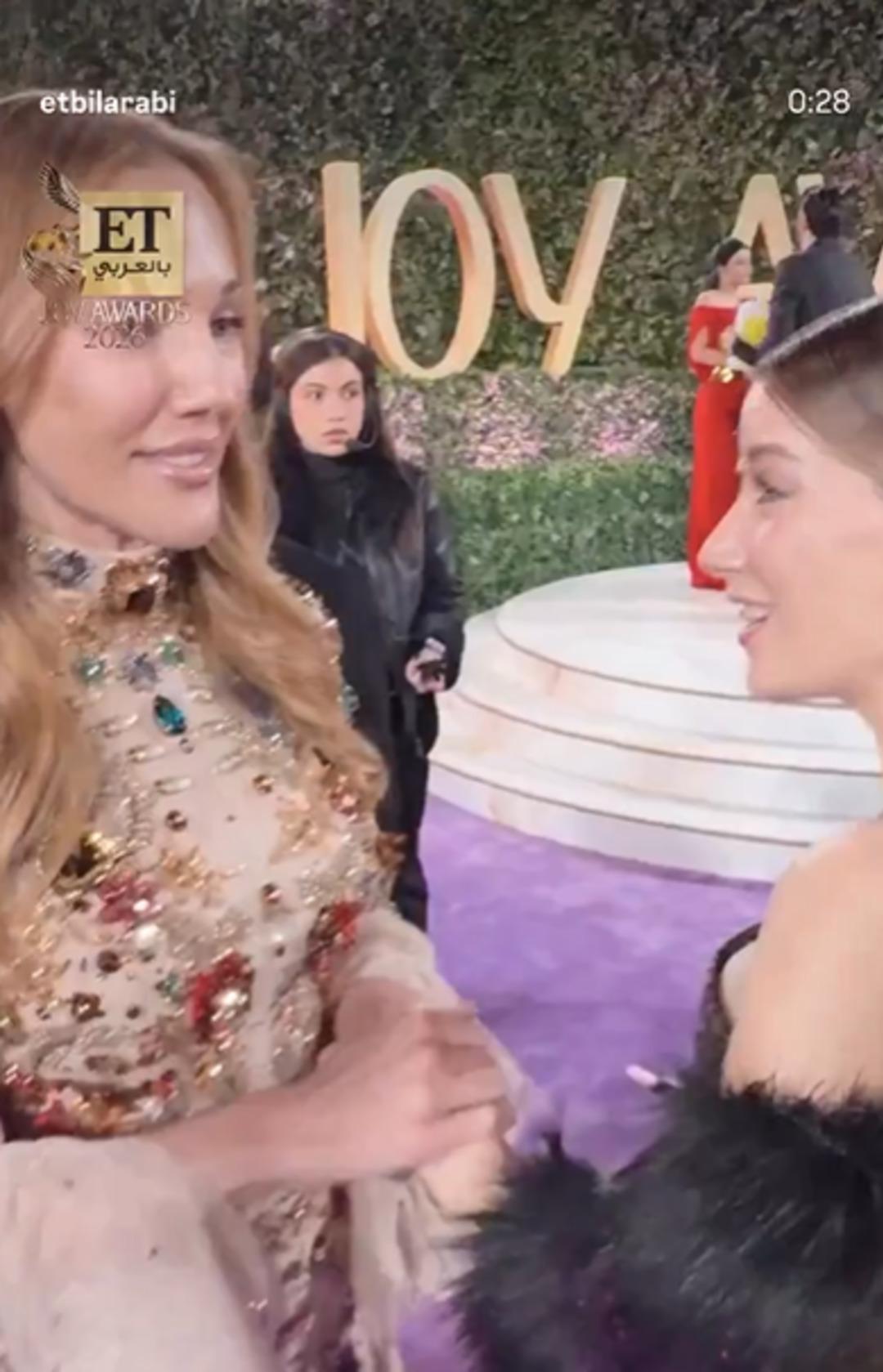 Meryem Uzerli yi g&ouml;ren Hazal Kaya dayanamadı: "Yaşlan artık be kadın!" 2