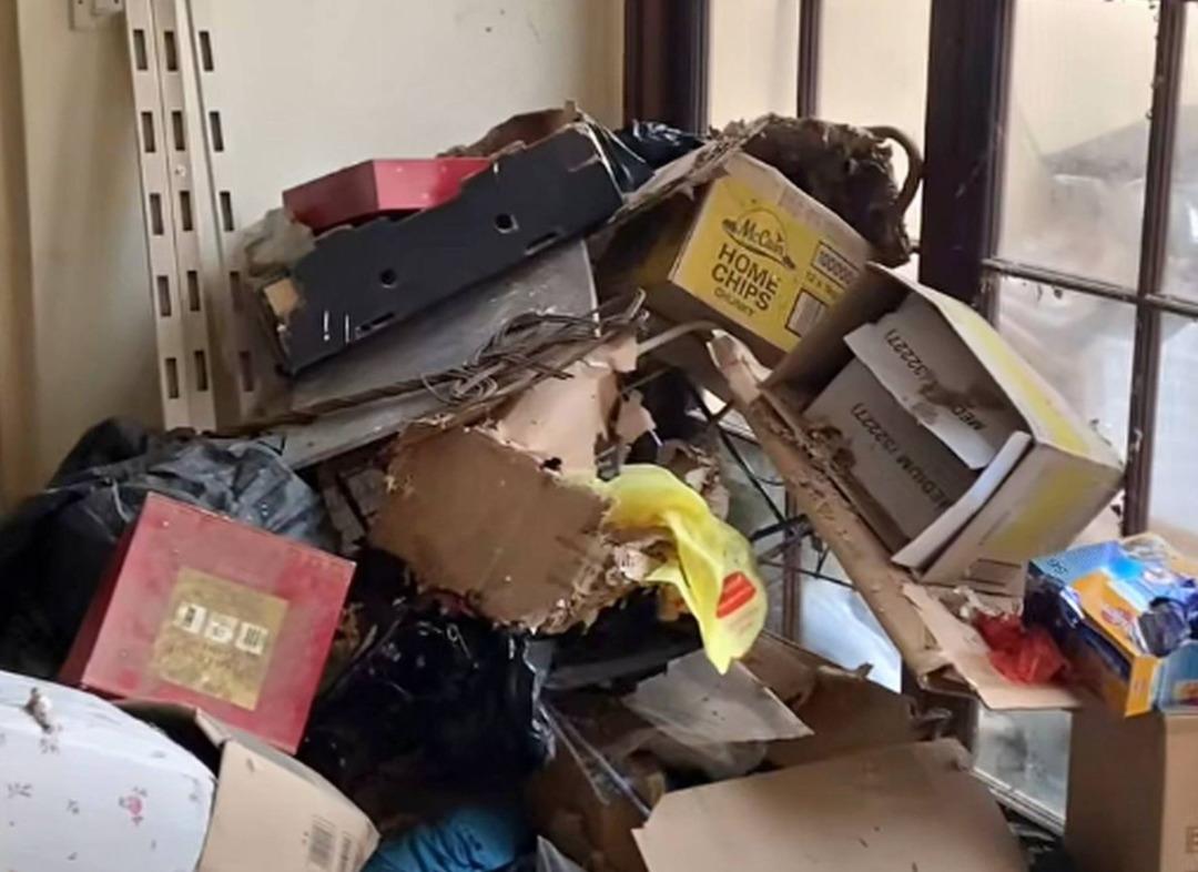 İ&ccedil;ini g&ouml;rmeden satın aldıkları evin hali sosyal medyayı salladı! 2