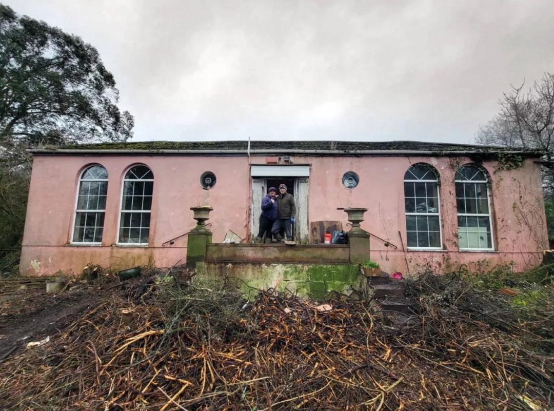 İ&ccedil;ini g&ouml;rmeden satın aldıkları evin hali sosyal medyayı salladı! 3