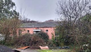 Harabe evi g&ouml;rmeden satın aldılar: İ&ccedil;ine girince dona kaldılar