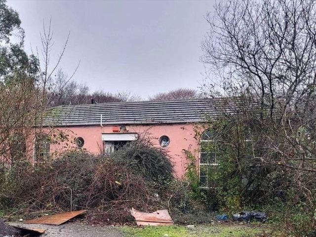 Harabe evi g&ouml;rmeden satın aldılar: İ&ccedil;ine girince dona kaldılar