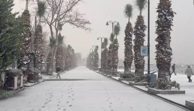 Silivri g&uuml;ne kar yağışı ile başladı 2