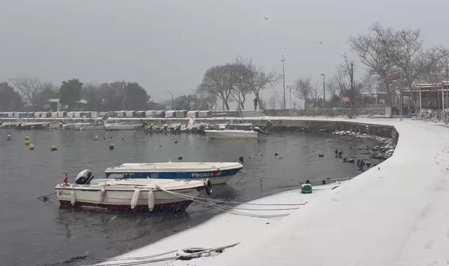 Silivri g&uuml;ne kar yağışı ile başladı 4