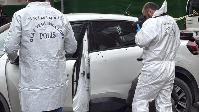İstanbul un ortasında kalaşnikoflu pusu! G&uuml;peg&uuml;nd&uuml;z siyah otomobilden inip taradılar 6