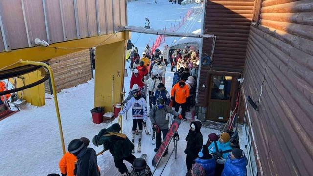 Hem s&ouml;mestr hem hafta sonu olunca Uludağ&rsquo;a akın ettiler 3