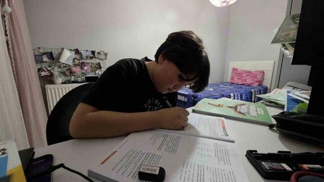 8 yıldır dinmeyen &ouml;ks&uuml;r&uuml;k hayatını kabusa &ccedil;evirdi: Ne uyuyabiliyor ne kilosunu kontrol edebiliyor 1