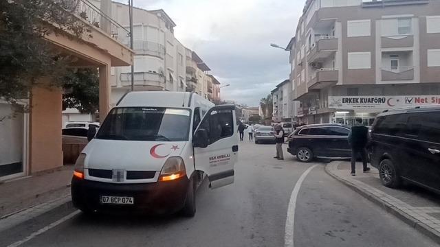 Manavgat&rsquo;ta kamyonet ile motosiklet &ccedil;arpıştı: 1 yaralı 2