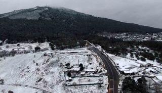 Karla kaplanan Aydos havadan g&ouml;r&uuml;nt&uuml;lendi