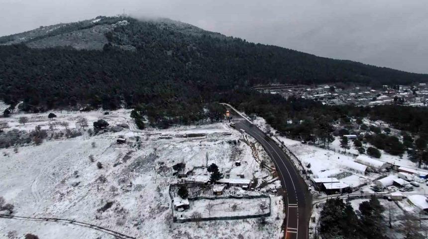 Karla kaplanan Aydos havadan g&ouml;r&uuml;nt&uuml;lendi