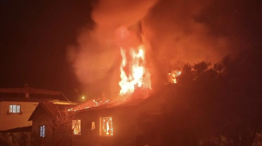 Bayındır&rsquo;daki yangında ağır yaralanan adam hayatını kaybetti