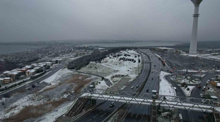 Beylikd&uuml;z&uuml; kar yağışı sonrası havadan g&ouml;r&uuml;nt&uuml;lendi