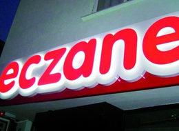 Eczanenin ismine ışıklandırma yasak