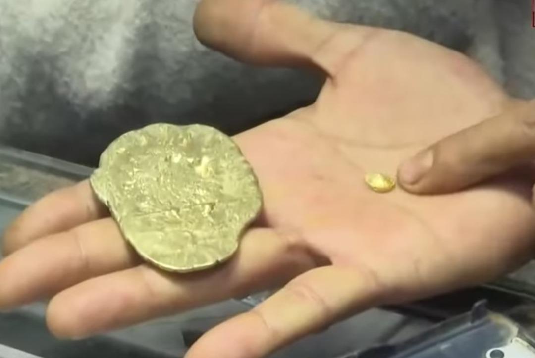 Altın deposu &ccedil;ıktı: &Ccedil;&ouml;pe atılanları topladı! Kuyumcuya getirdi, 275 bin TL aldı 7