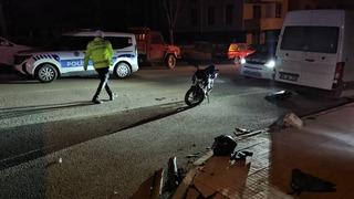 Çorum'da motosiklet otomobille çarpıştı: 2 yaralı
