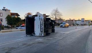 Antalya&rsquo;da midib&uuml;s ile otomobil &ccedil;arpışto