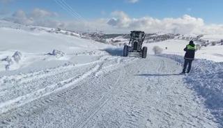 Yozgat&rsquo;ta ekipler kar mesaisini aralıksız s&uuml;rd&uuml;r&uuml;yor