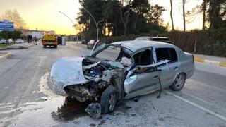 Antalya'da yolcu midibüsü ile otomobil çarpıştı: 3 yaralı