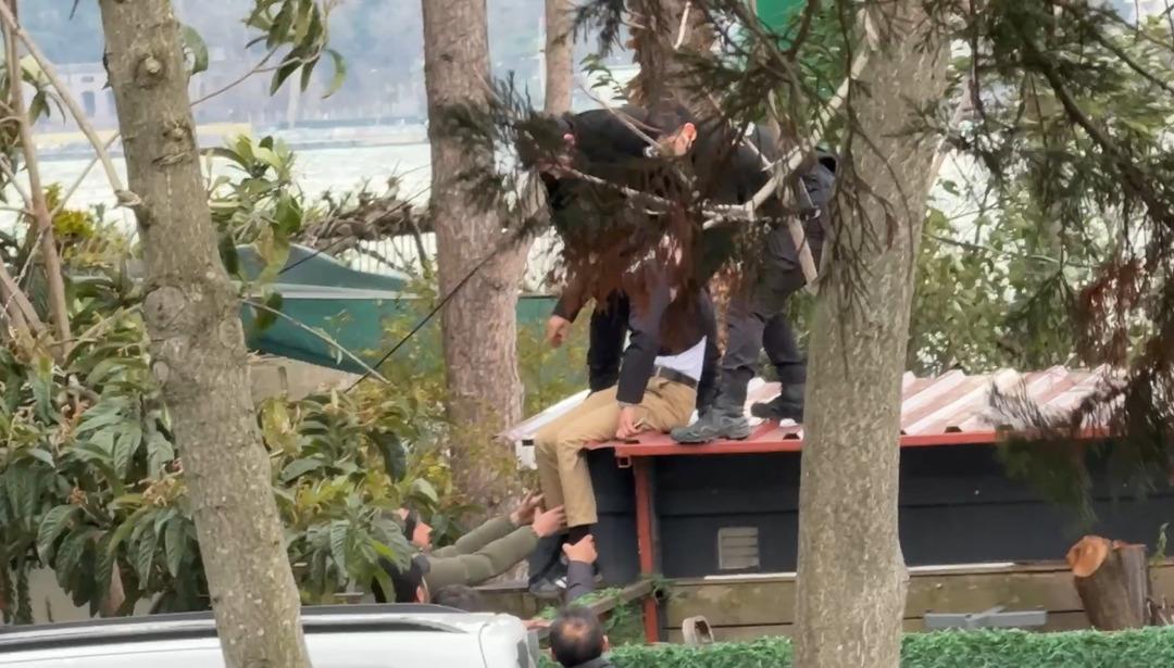 Sarıyer&rsquo;de silahla başından vurulmuş halde bulundu: &Ouml;l&uuml;m haberini alan yakınları &ccedil;atıya &ccedil;ıktı 1