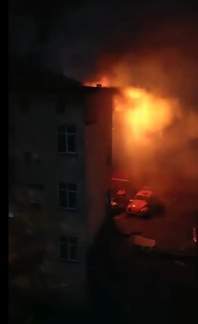 Artvin Hopa&rsquo;da apartman dairesinde yangın paniği 6