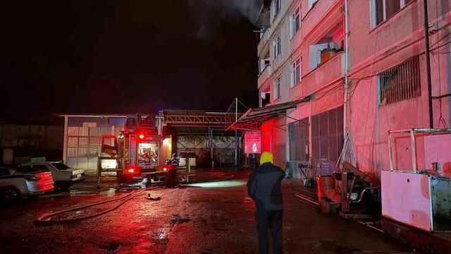 Artvin Hopa&rsquo;da apartman dairesinde yangın paniği 1