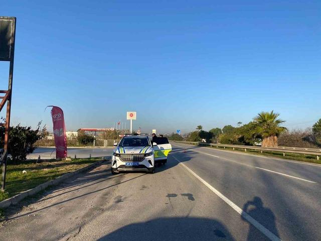 Kaza sonrası bariyerlerde asılı kaldı 1