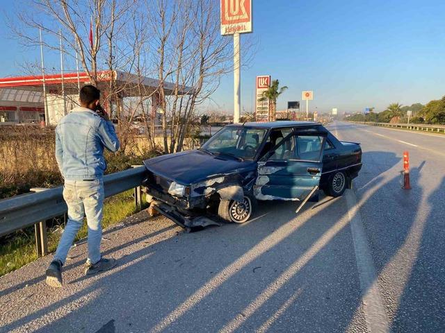 Kaza sonrası bariyerlerde asılı kaldı 3