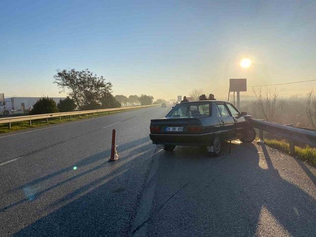 Kaza sonrası bariyerlerde asılı kaldı 4