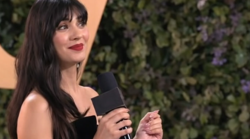 Tuba B&uuml;y&uuml;k&uuml;st&uuml;n'&uuml;n yanıtı konuşuluyor: "Sana T&uuml;rk&ccedil;e &ouml;ğretsem nasıl olur?"